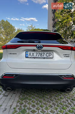 Позашляховик / Кросовер Toyota Venza 2021 в 
