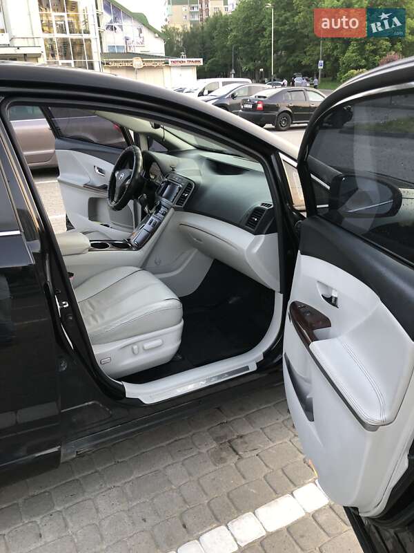 Позашляховик / Кросовер Toyota Venza 2011 в Львові