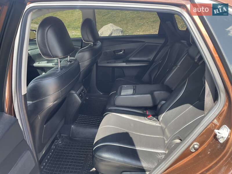 Внедорожник / Кроссовер Toyota Venza 2013 в Днепре