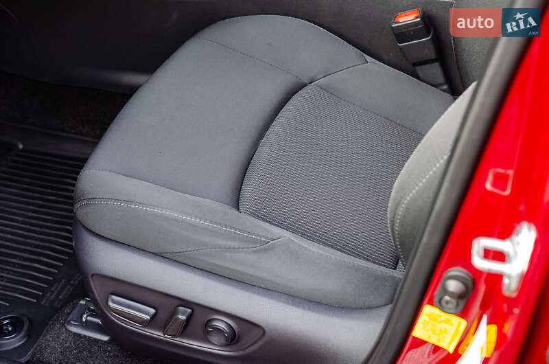 Позашляховик / Кросовер Toyota Venza 2021 в Києві