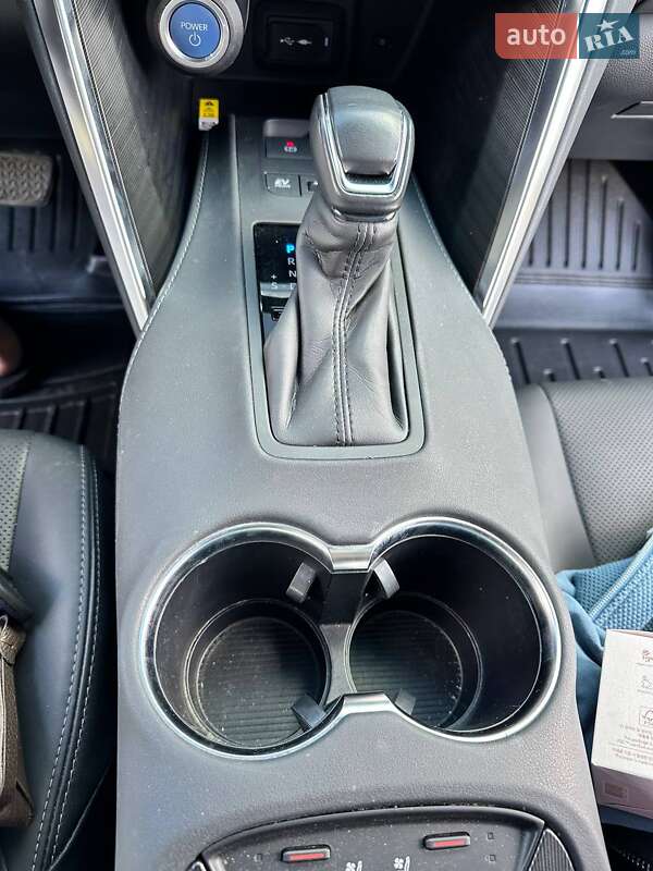 Позашляховик / Кросовер Toyota Venza 2021 в Львові