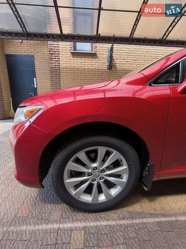 Позашляховик / Кросовер Toyota Venza 2013 в Кривому Розі