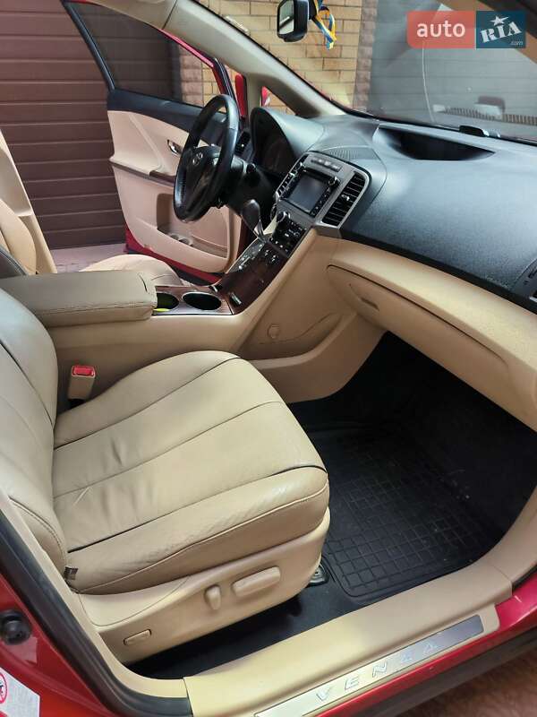 Позашляховик / Кросовер Toyota Venza 2013 в Кривому Розі