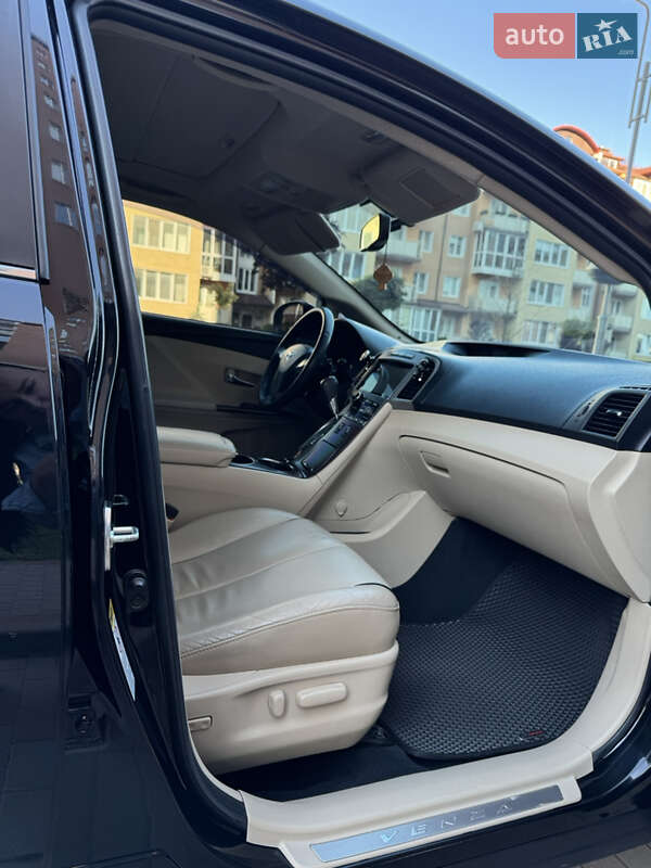 Внедорожник / Кроссовер Toyota Venza 2010 в Житомире