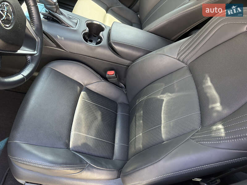 Внедорожник / Кроссовер Toyota Venza 2021 в Киеве