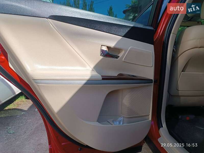 Внедорожник / Кроссовер Toyota Venza 2013 в Запорожье