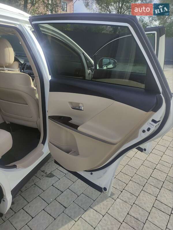 Внедорожник / Кроссовер Toyota Venza 2010 в Львове