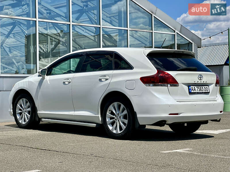 Позашляховик / Кросовер Toyota Venza 2013 в Києві
