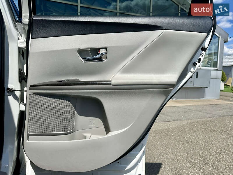 Позашляховик / Кросовер Toyota Venza 2013 в Києві