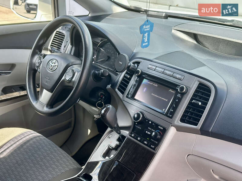 Позашляховик / Кросовер Toyota Venza 2013 в Києві