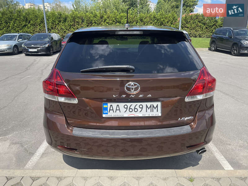 Позашляховик / Кросовер Toyota Venza 2014 в Києві