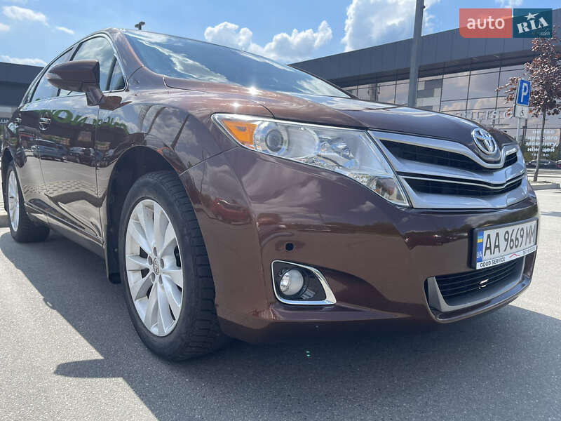Позашляховик / Кросовер Toyota Venza 2014 в Києві