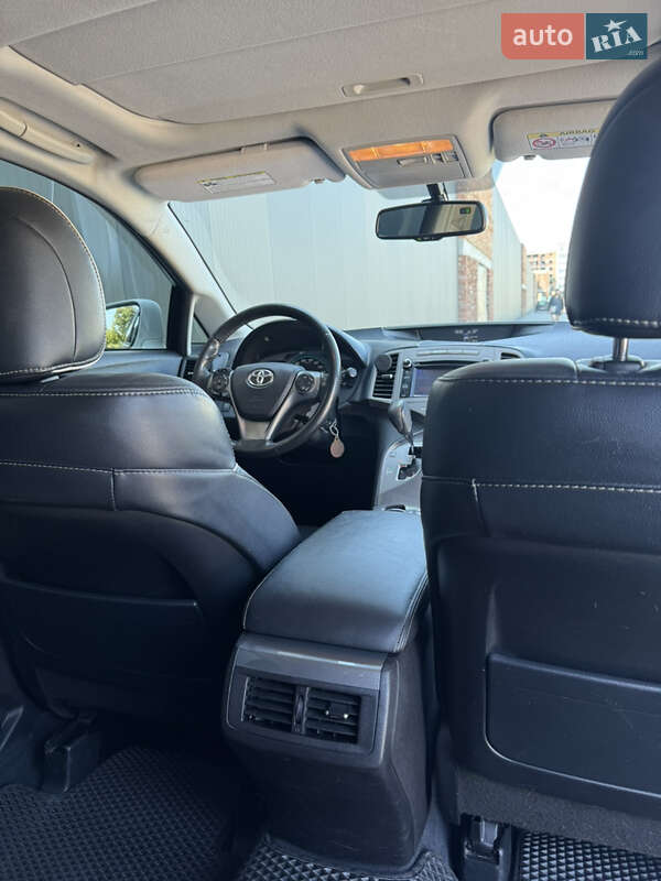 Позашляховик / Кросовер Toyota Venza 2014 в Хмельницькому