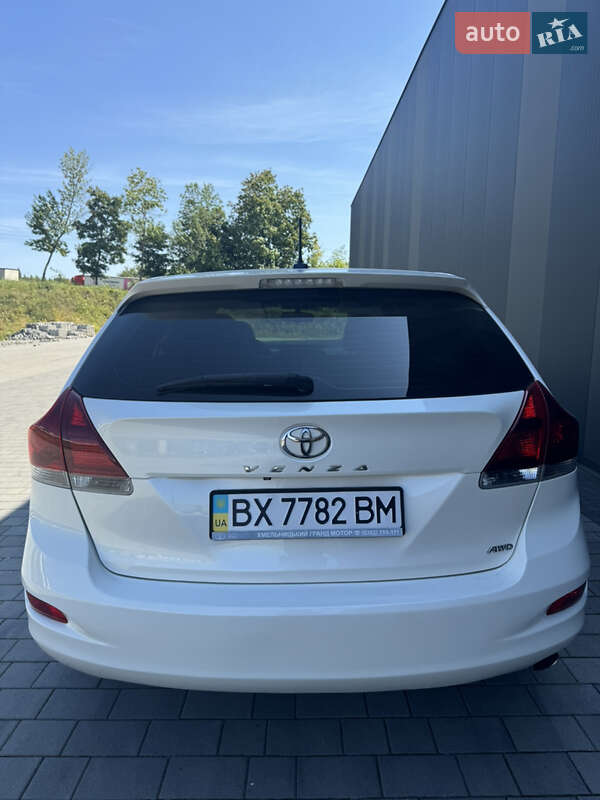 Позашляховик / Кросовер Toyota Venza 2014 в Хмельницькому