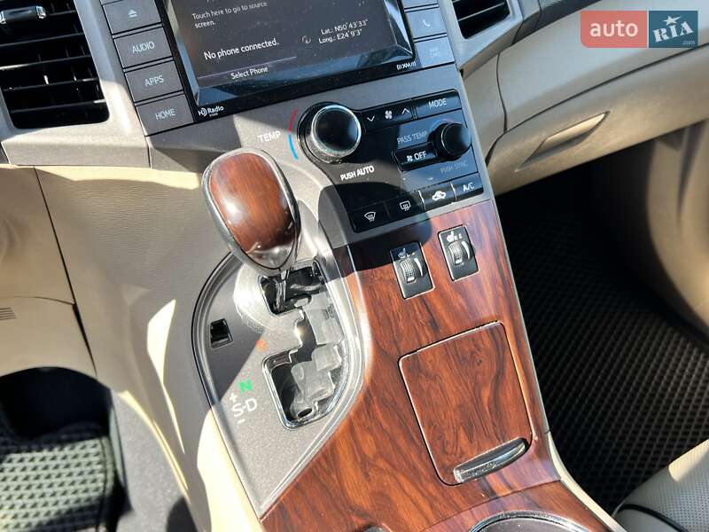 Внедорожник / Кроссовер Toyota Venza 2015 в Нововолынске