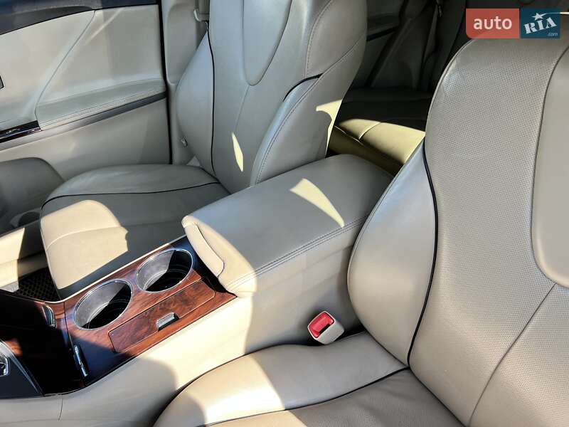 Внедорожник / Кроссовер Toyota Venza 2015 в Нововолынске