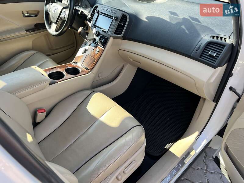 Внедорожник / Кроссовер Toyota Venza 2015 в Нововолынске