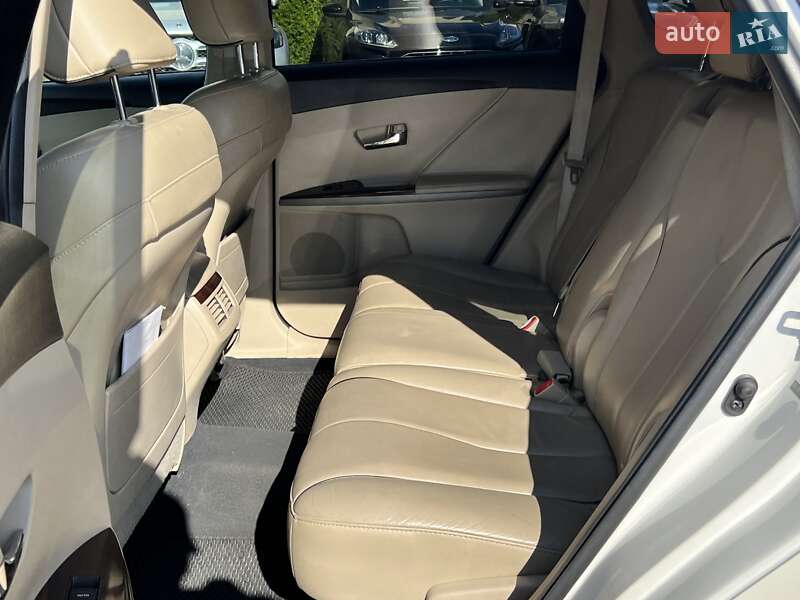 Внедорожник / Кроссовер Toyota Venza 2015 в Нововолынске