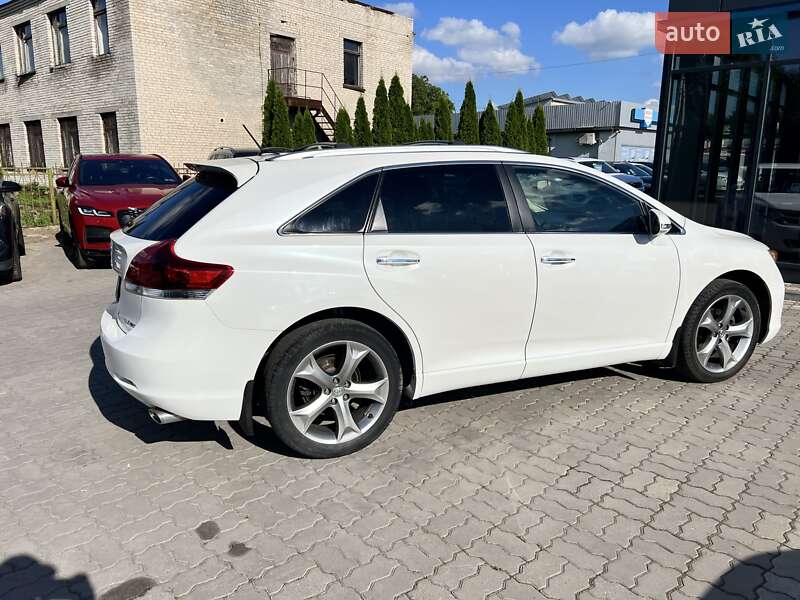 Внедорожник / Кроссовер Toyota Venza 2015 в Нововолынске