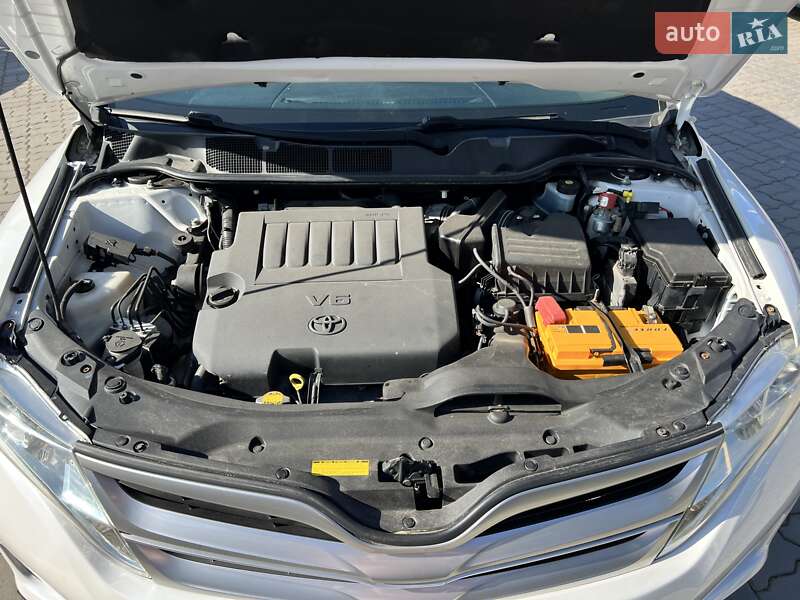 Внедорожник / Кроссовер Toyota Venza 2015 в Нововолынске
