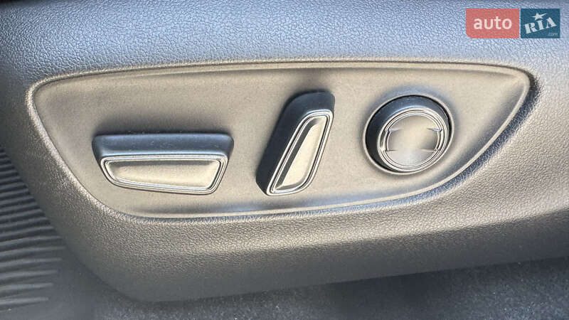 Позашляховик / Кросовер Toyota Venza 2021 в Шептицькому