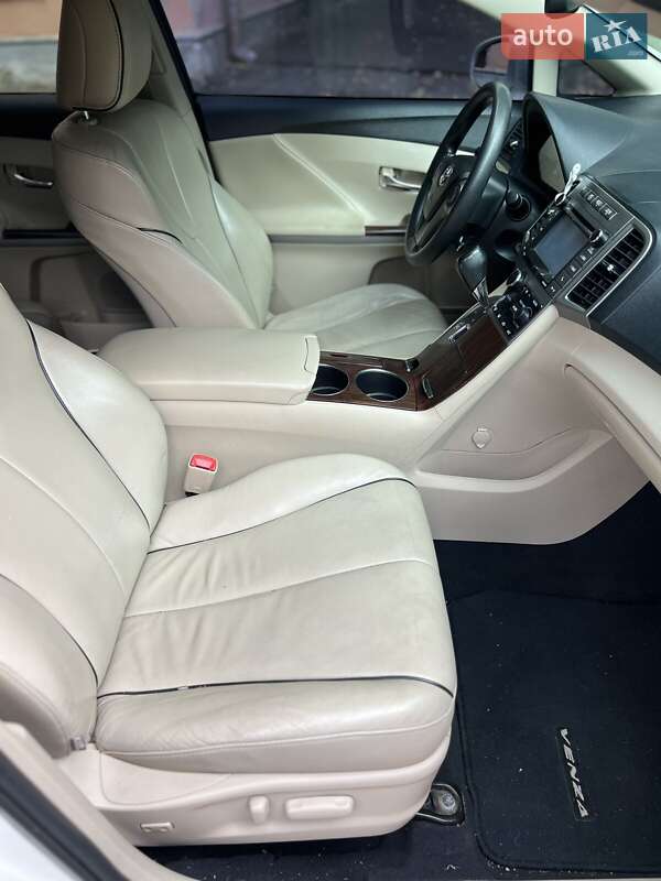 Внедорожник / Кроссовер Toyota Venza 2015 в Полтаве