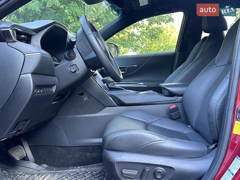 Позашляховик / Кросовер Toyota Venza 2022 в Львові