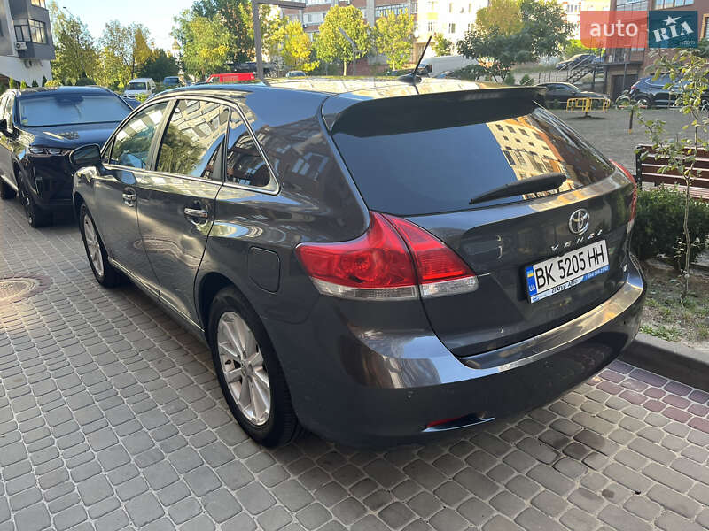 Позашляховик / Кросовер Toyota Venza 2011 в Вараші