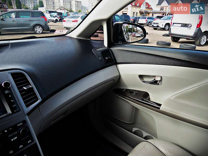 Позашляховик / Кросовер Toyota Venza 2014 в Черкасах