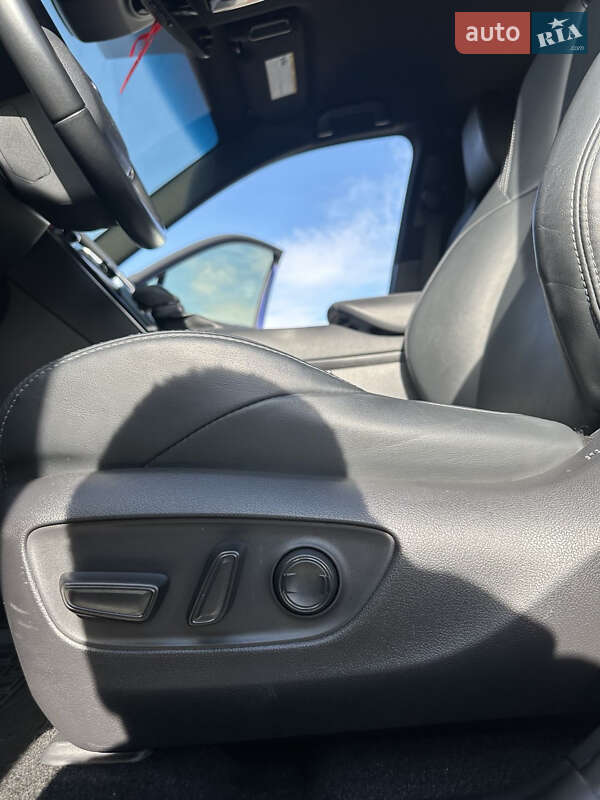 Внедорожник / Кроссовер Toyota Venza 2022 в Черкассах