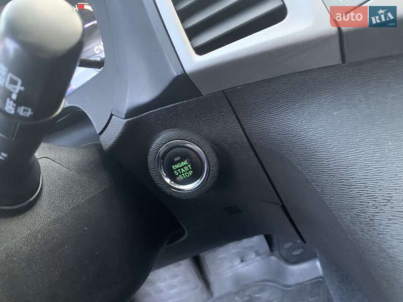 Позашляховик / Кросовер Toyota Venza 2013 в Дніпрі