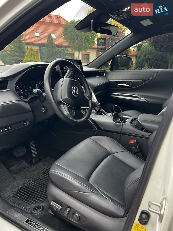 Позашляховик / Кросовер Toyota Venza 2022 в Івано-Франківську