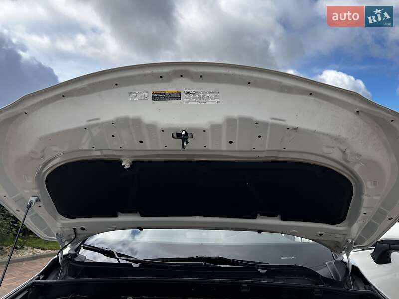 Позашляховик / Кросовер Toyota Venza 2022 в Івано-Франківську