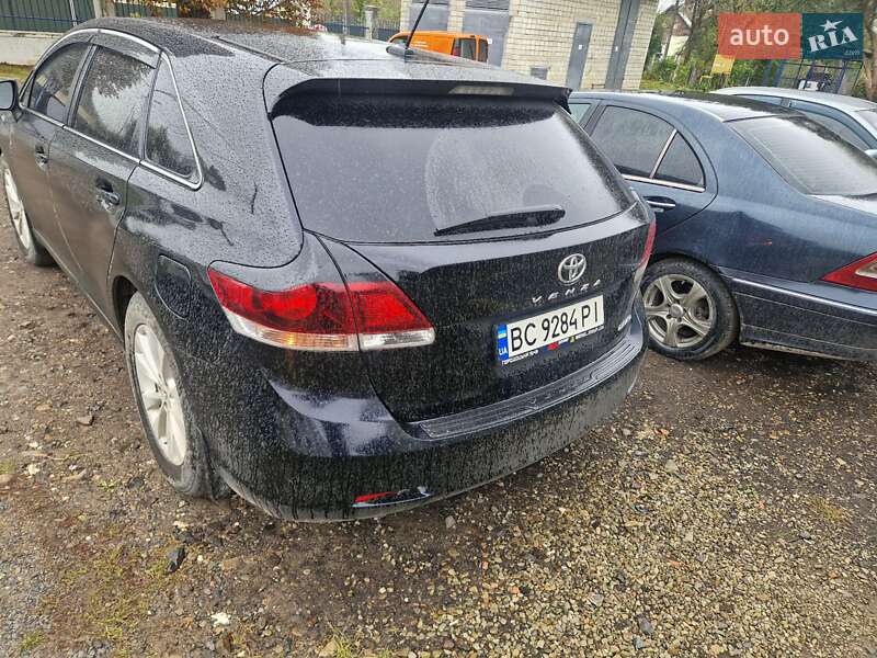Позашляховик / Кросовер Toyota Venza 2013 в Бориславі