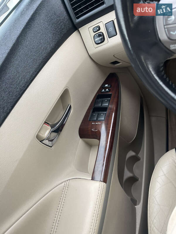 Позашляховик / Кросовер Toyota Venza 2010 в Одесі