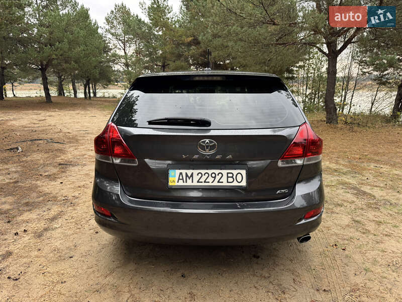 Позашляховик / Кросовер Toyota Venza 2014 в Житомирі