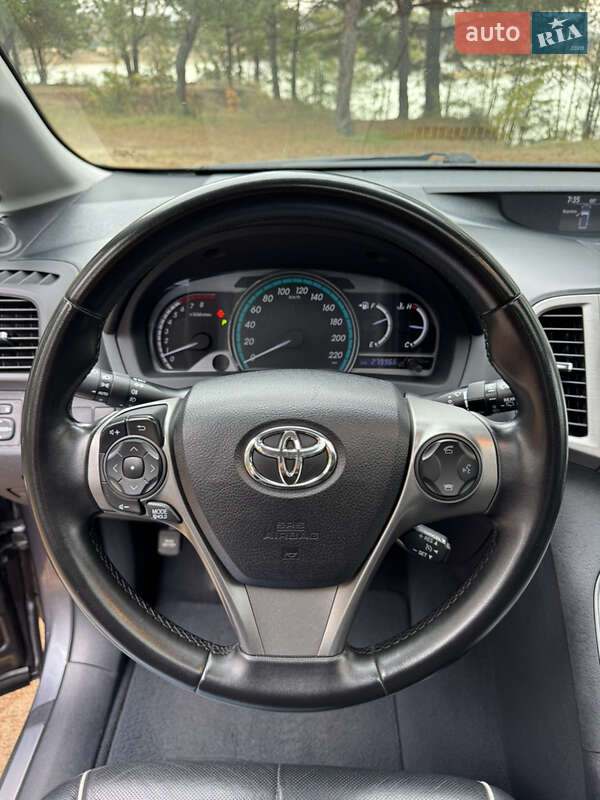 Позашляховик / Кросовер Toyota Venza 2014 в Житомирі