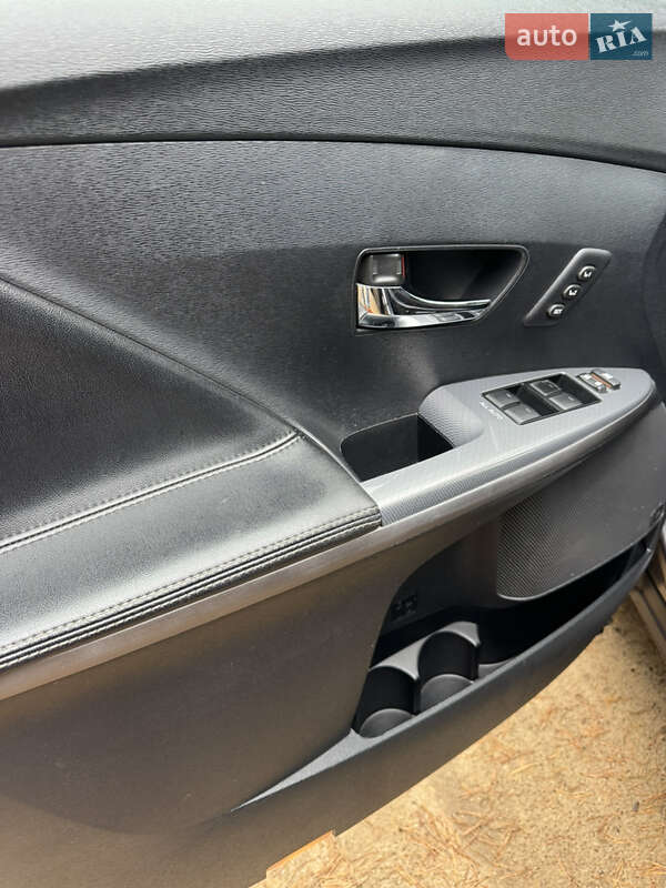 Позашляховик / Кросовер Toyota Venza 2014 в Житомирі