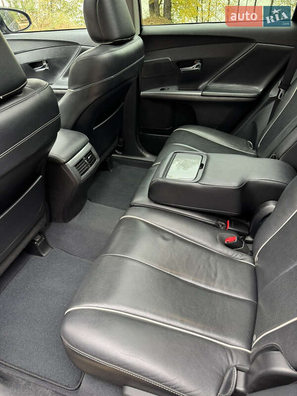 Позашляховик / Кросовер Toyota Venza 2014 в Житомирі