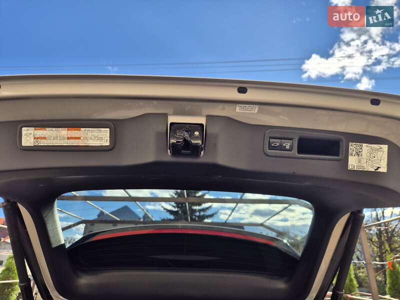 Позашляховик / Кросовер Toyota Venza 2021 в Івано-Франківську