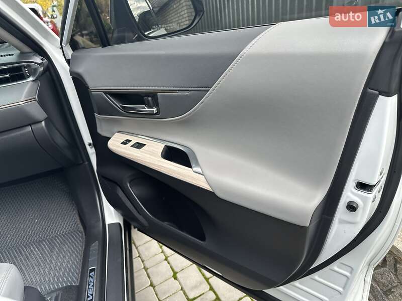 Внедорожник / Кроссовер Toyota Venza 2023 в Белой Церкви