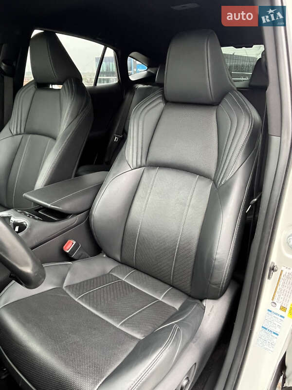 Позашляховик / Кросовер Toyota Venza 2020 в Києві