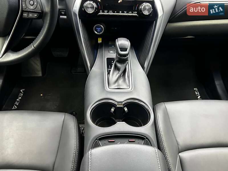 Внедорожник / Кроссовер Toyota Venza 2022 в Черновцах