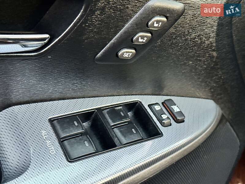 Позашляховик / Кросовер Toyota Venza 2014 в Вінниці