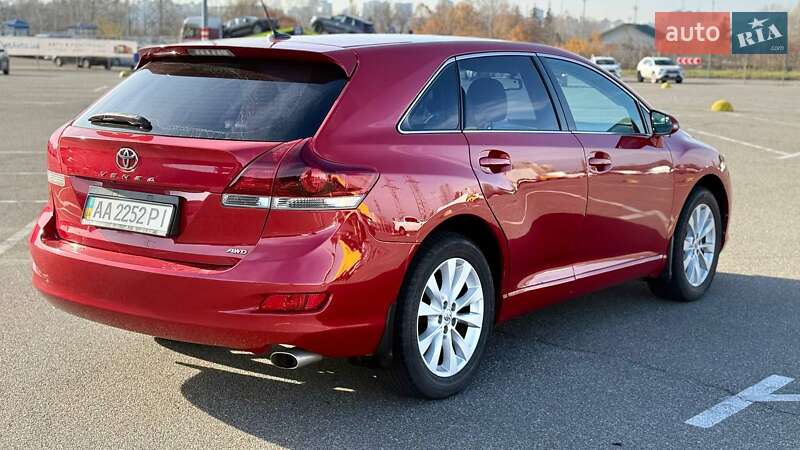 Позашляховик / Кросовер Toyota Venza 2013 в Києві