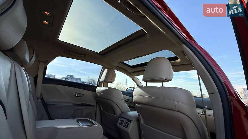 Позашляховик / Кросовер Toyota Venza 2013 в Києві