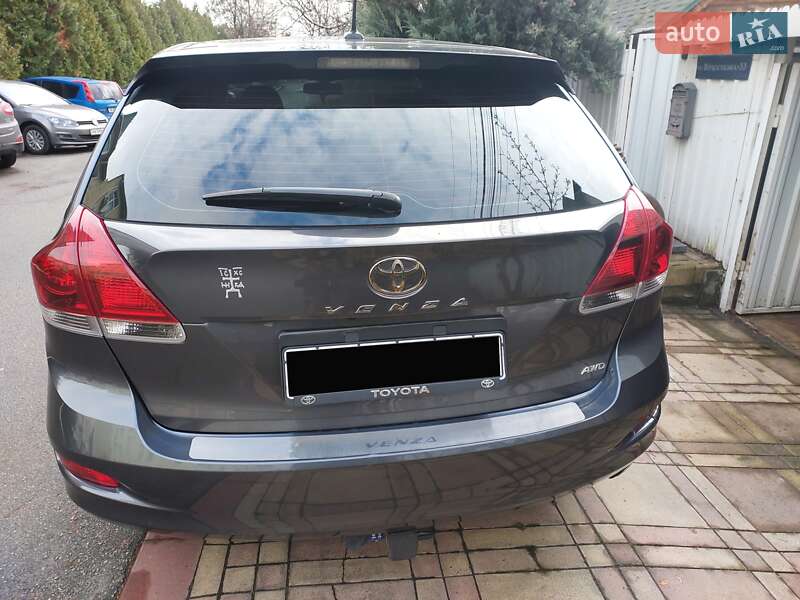 Внедорожник / Кроссовер Toyota Venza 2013 в Петропавловской Борщаговке