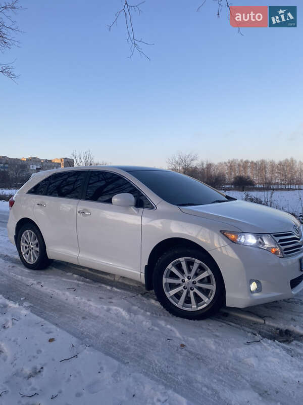 Позашляховик / Кросовер Toyota Venza 2011 в Краснограді
