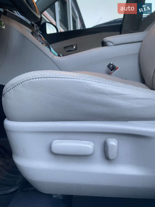 Позашляховик / Кросовер Toyota Venza 2011 в Краснограді