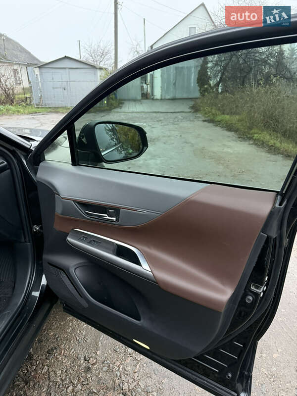 Позашляховик / Кросовер Toyota Venza 2022 в Фастові